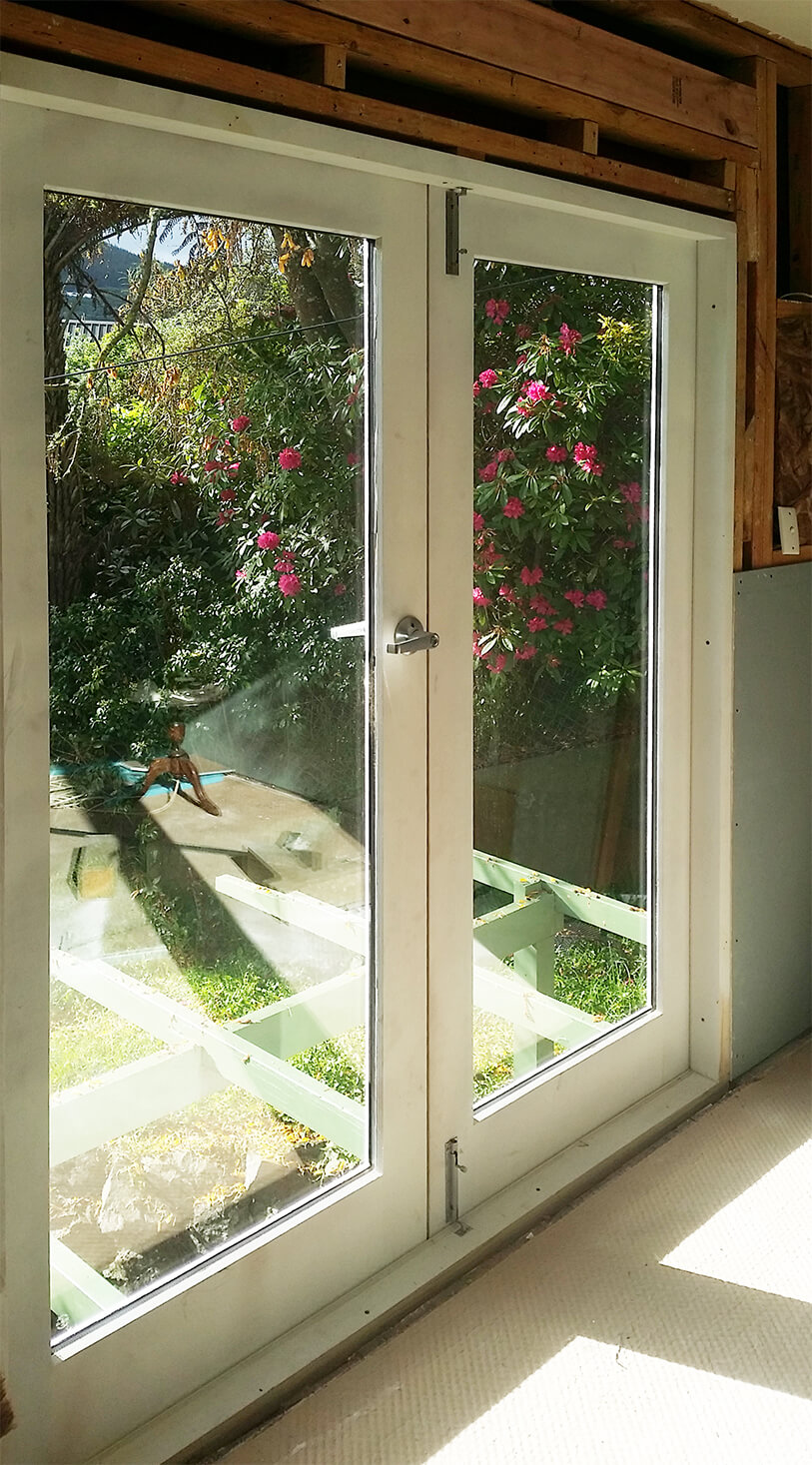 002 2 FITTED JOINERY INSTALLATION